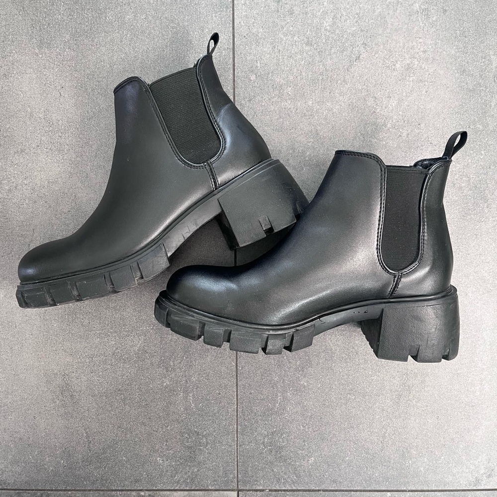 Steve Madden Howler Lug Sole  Boots 7.5